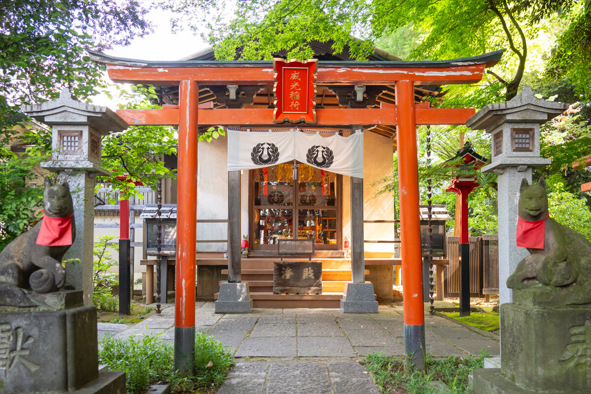 威光稲荷堂